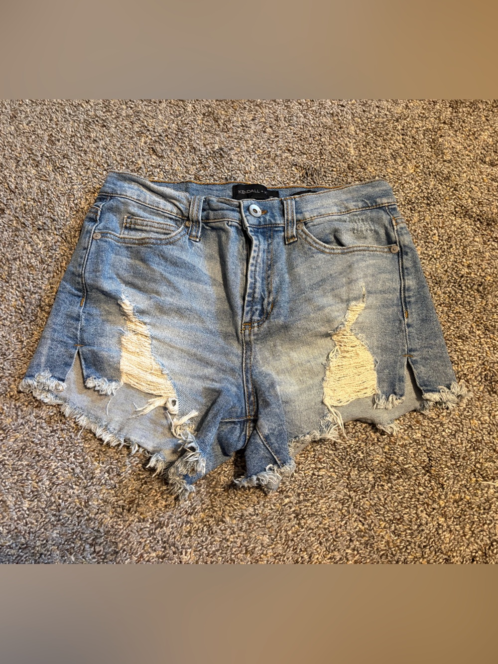 Kendall + Kylie icon jean shorts size 3/26